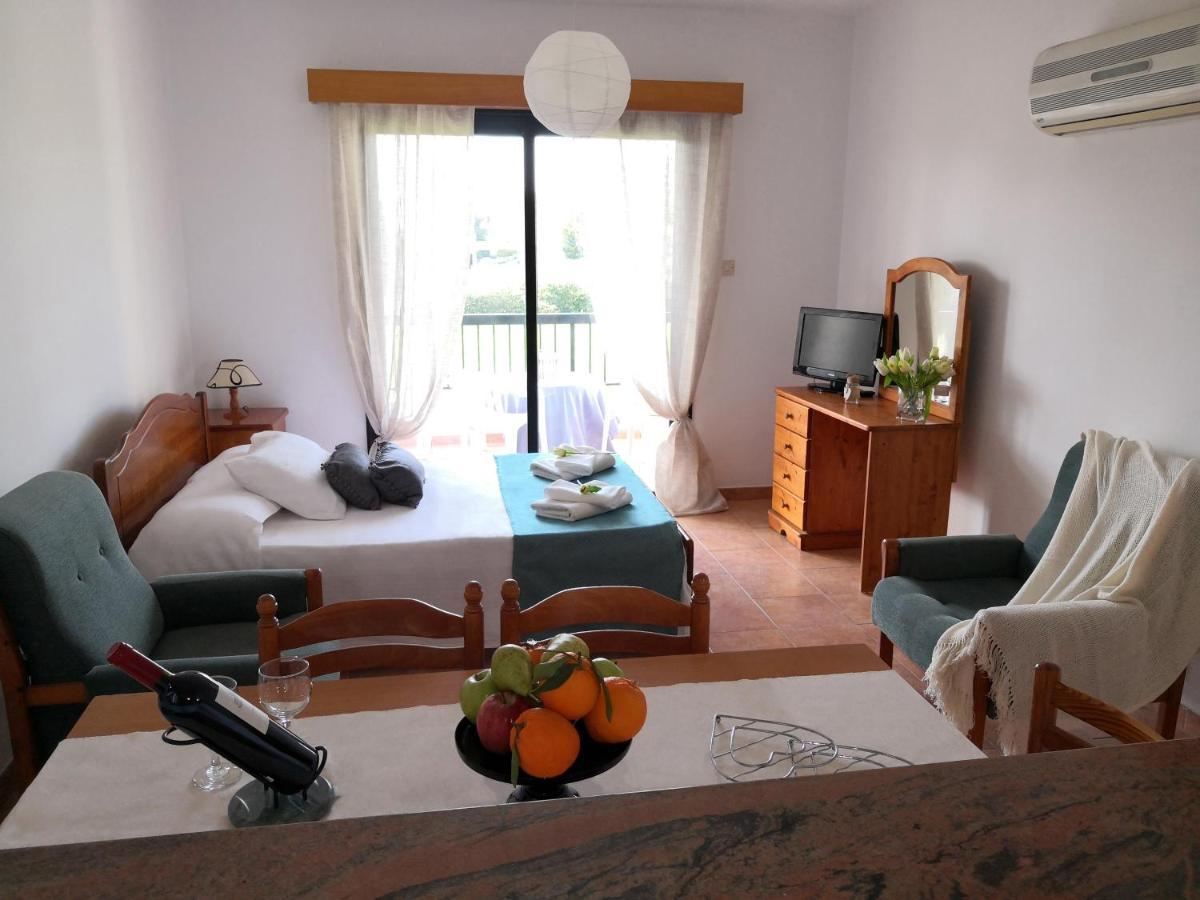 Seashell Apartments Пафос Экстерьер фото